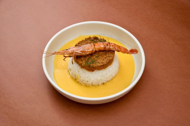 【コミュニケーションサウナ オー（OOO）】「大海老キーマカレーと人参生姜ポタージュのカレー」1,100円（税込）