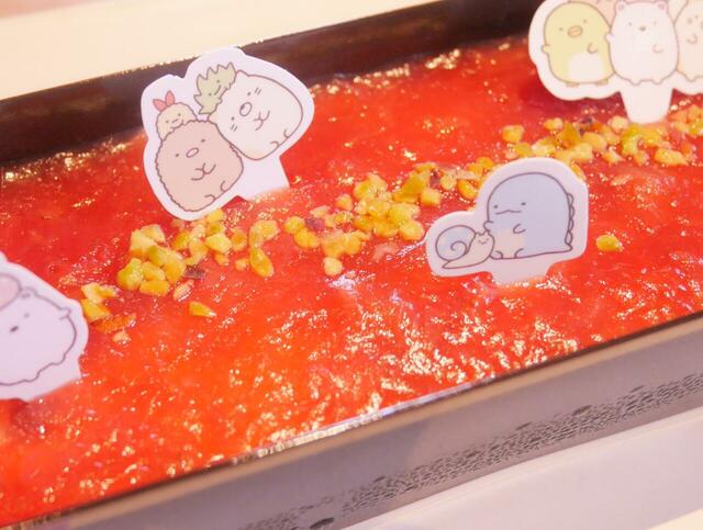 おせち・三段重「すみっコぐらし」｜いちごケーキを楽しくデコレーションして楽しめます