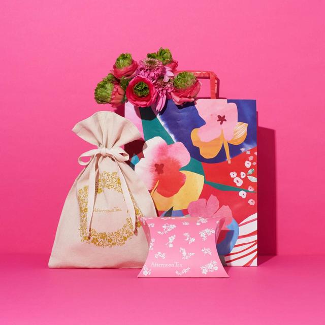 春の限定ギフトラッピング:巾着 275円、ギフトボックス 110円、 紙袋 33円