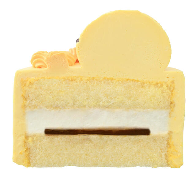 ＜ピカチュウ＞プリン風味ケーキ　720円（税込777円）　ふわふわのスポンジで生クリーム入りホイップクリームとカラメルソースをサンド。【銀座コージーコーナー×ポケモン】