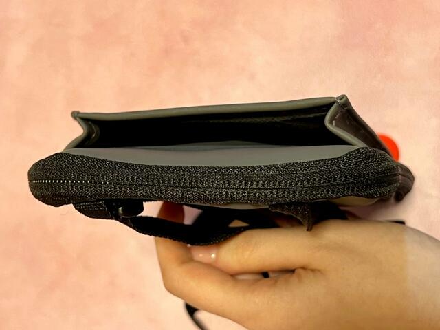 『GLOW（グロー）3月号』外側にスマホが入るポケット付き