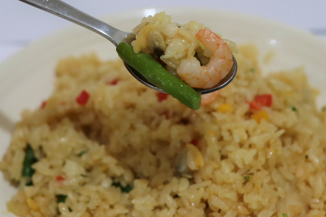 ニッスイ　魚介のブイヨン仕立てシーフードピラフ（400g）