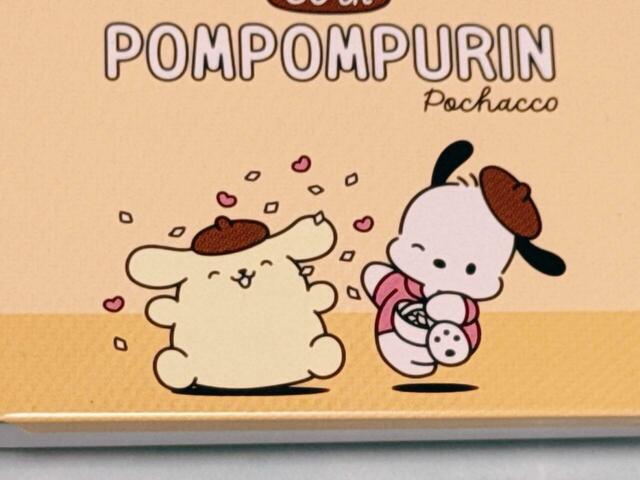 ワンコ同士の2人。ウィンクしているポチャッコも、にっこり笑顔のプリンもどっちもかわいい！