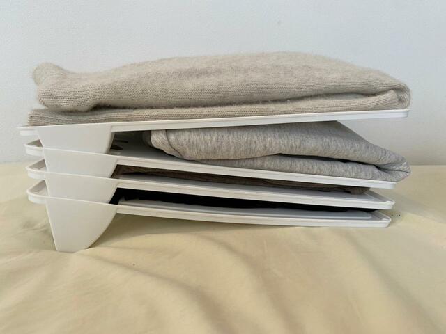 【‎シャツ収納折りたたみボード】爪の部分をはめてボードを重ねる