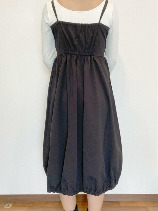 【GU フロントジップバブルヘムワンピース】後ろから見てもお尻のラインが一切気になりません♪