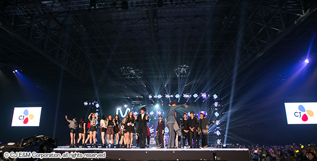 『KCON 2016 Japan』4月10日@幕張メッセ国際展示ホール7,8ホール