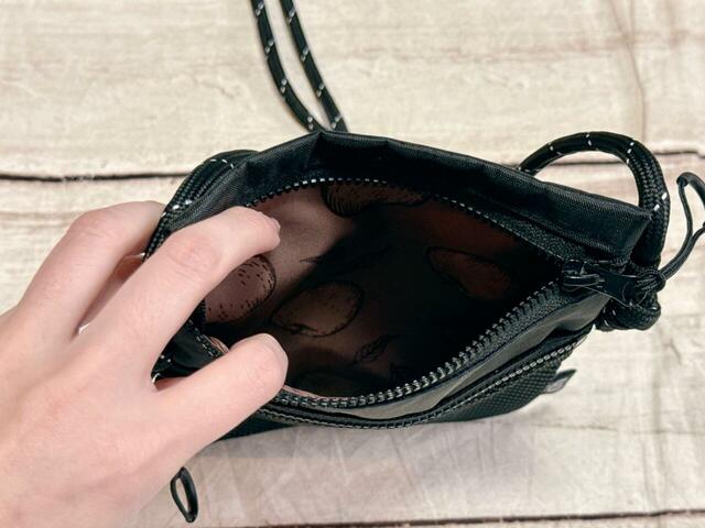 【カルディ りんごバッグ/ミニショルダーバッグ】内側はトートバッグと同じりんご柄の生地が用いられています♪