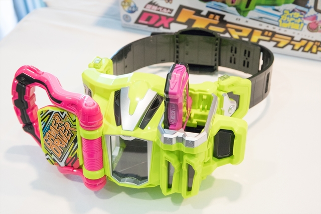 「変身ベルト DXゲーマドライバー」バンダイ
