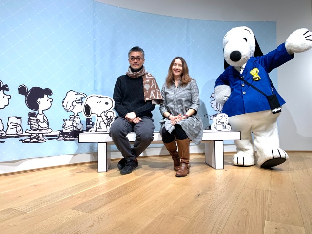 クリエイティブディレクターの草刈さんとシュルツ美術館トラベリングエキシビジョンマネージャーのナターシャさん