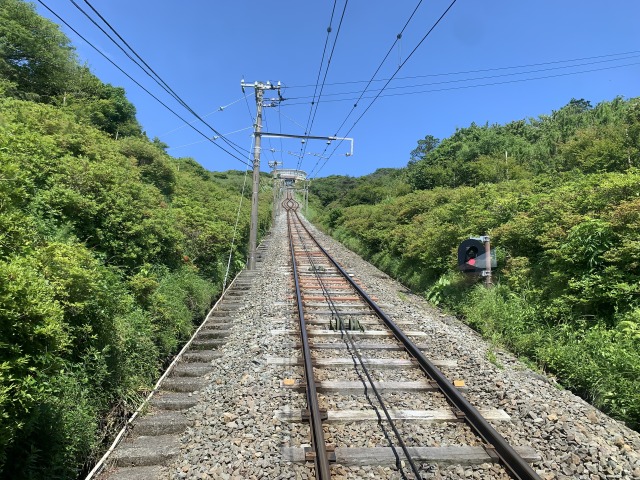 十国峠の山頂を目指す
