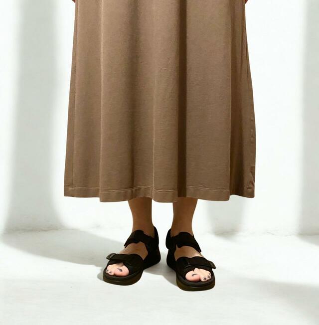 【無印良品 鹿の子編みスリーブレスポロワンピース】身長166cm・Lサイズ着用。くるぶしから10cmほど上の丈感です