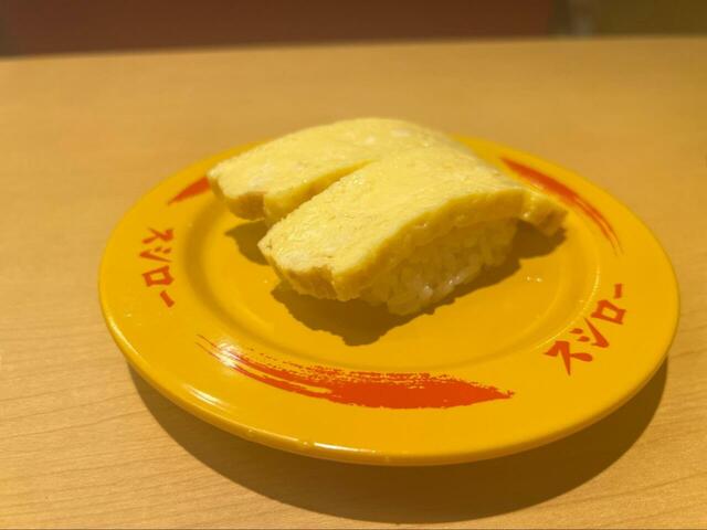 【スシロー たまご】120円（税込）スシローのたまご焼きはしっかり甘めの味付けで、〆にぴったりです