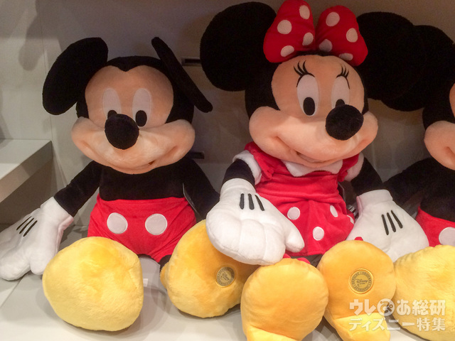ミッキーとミニーのぬいぐるみ