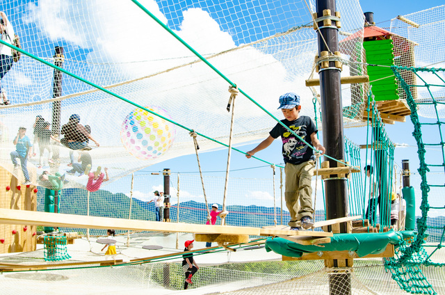 3層構造のネット型アドベンチャー「アミダス」｜Xtrem Aventures 白馬つがいけ WOW!（エクストリーム・アベンチャーズ ハクバ ツガイケ ワオ）