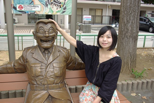 それにしても豪快な笑顔の銅像です