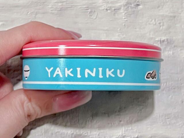 【ちいかわ　プチキャン3】「YAKINIKU」のロゴと焼き肉の絵柄が！