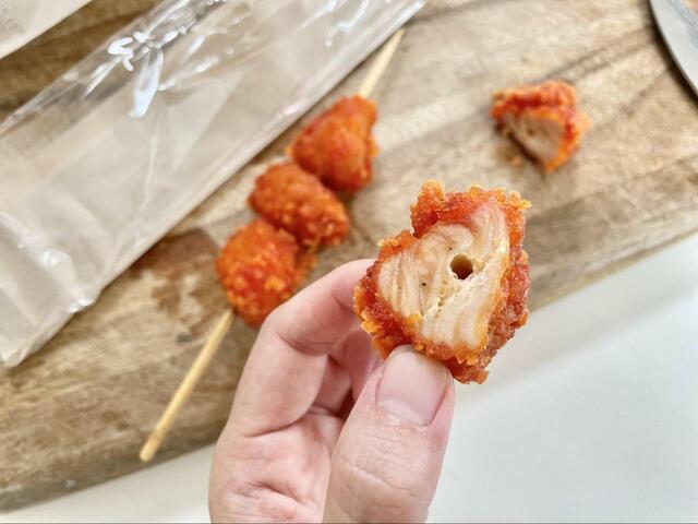 【ローソン 竜田揚げ棒 旨辛風味】ひとつづつ棒から外せばお弁当にも