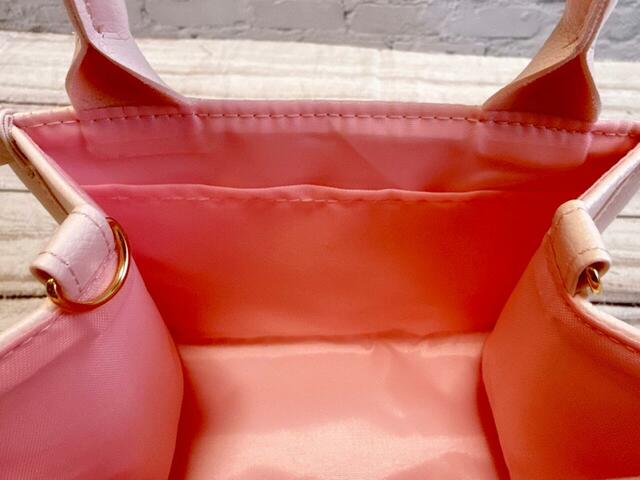 内側にはポケットが1つついています