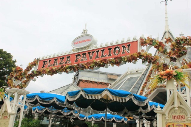 プラザパビリオン・レストランの秋らしい装飾