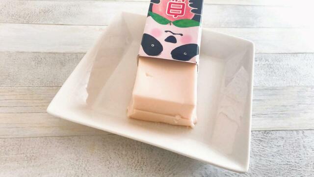 大きさは杏仁豆腐のミニサイズ同様、12×5×4cmです。