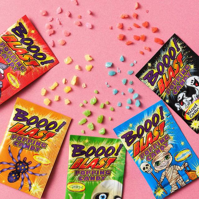 「ハロウィン ポッピングキャンディ ミックスバッグ」＜価格：698円（税込）＞【【KALDI】心ときめく魔法辞書モチーフの缶やお菓子入りのくす玉も♪ハロウィンパーティーにぴったりなアイテムが続々登場！】