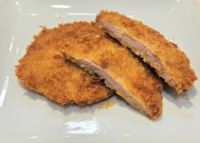 「カイゼルハム/ハムカツ」<価格:292円(税込)>【時代を越えて愛される“昭和レトロメニュー ”を大満喫♪「そごう横浜店」にあの頃の懐かしい味が勢ぞろい!】