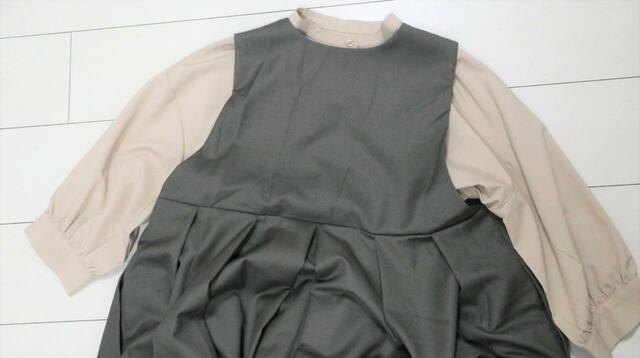 【coca 2wayウエストプリーツワンピース】丸首はスリムなトップスが合いそう