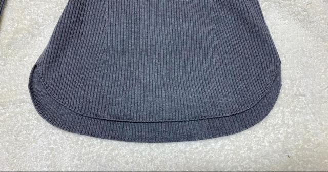 【ユニクロ　3Dリブハイネックセーター】後ろの方が長めに設計されていて座るときも安心