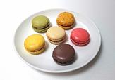 【MAG’M　24 MACARONS　24個（6種×4個）　1218円】カラフルだから、お皿に並べるだけで華やかな印象に