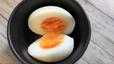 【漬けたまごアレンジレシピ：塩こうじ】この卵はちょっと硬めの半熟でした