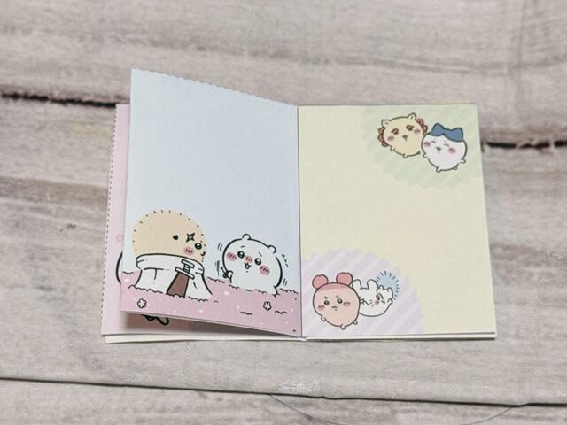 中は全て異なるイラストでフルカラーなのがうれしいポイント！