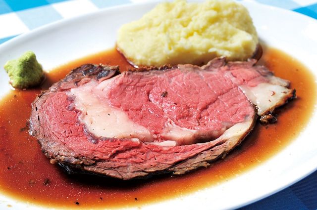 トラットリア Macco（神田）　Macco特製リブロースのローストビーフ 100g1200円（写真は200g、オーダーは200gから）