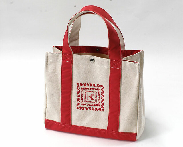 【紀ノ国屋「ナナちゃん保冷巾着付きランチバッグ」】背面には紀ノ国屋のロゴがデザインされています