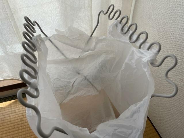 【ニトリ デコホーム 分別ゴミ袋スタンド】口ががばっと開いてごみを捨てやすい…！