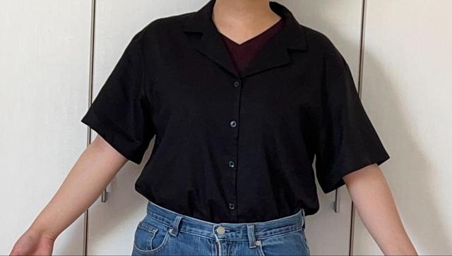 【GU リネンブレンドオープンカラーシャツ（半袖）】ズボンに裾を入れても中で裾がダボついたりせずに着やすい