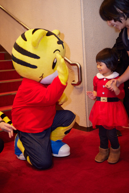 間近で会えるしまじろうに、みんな大興奮！