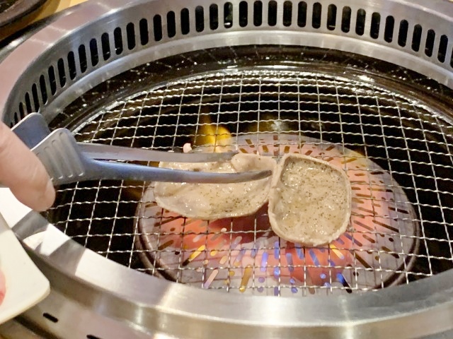 ちょうどいい焼き加減になったらお皿に入れてくれる