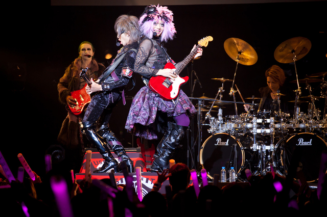 えんそく・クラオカユウスケ（G）Joe（G）／（撮影・さわきみのり）