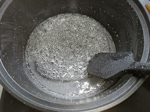 【アイリスオーヤマ 無加水鍋 COTOCO （MKSN-S20）】カラメルソースもこの鍋で