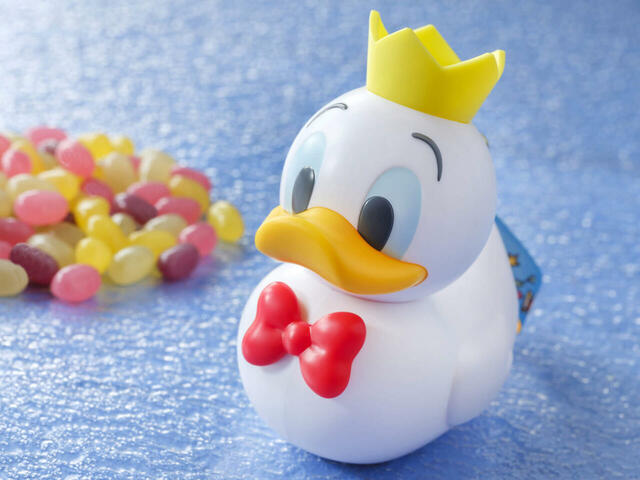 グミキャンディー、ミニスナックケース付き 1,300円｜販売店舗：トゥモローランド・テラス｜ 東京ディズニーランド ディズニー・パルパルーザ「ドナルドのクワッキー・ダック！ダック！ダックシティ！」スペシャルグッズスペシャルメニュー