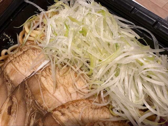 【コストコ チャーシュー油そば】美味しそうなたっぷりのネギ◎