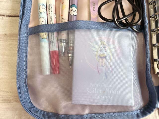 メッシュポケットにはメモ型の付箋をイン