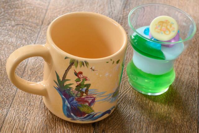 ライムゼリー＆ヨーグルトムース、スーベニアカップ付き 1,200円｜ルックアウト・クックアウト｜「ピーターパンのネバーランド」内レストラン｜東京ディズニーシー「ファンタジースプリングス」メニュー