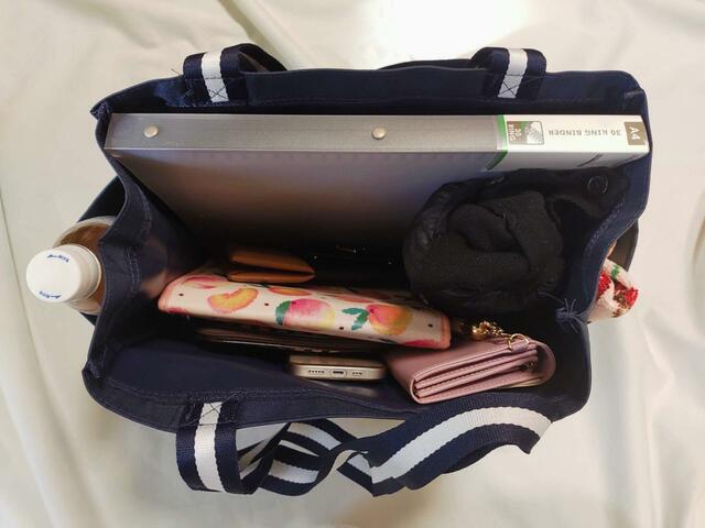 A4ファイルもラクラク入る