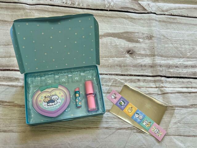 すでに組み立てられていますが、ミラーシートやシールは自分で貼る必要があります！