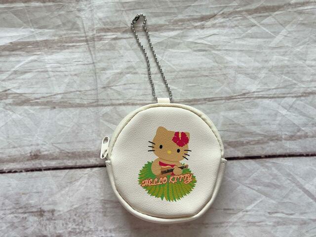 日焼け ハローキティ　バッグポーチチャーム