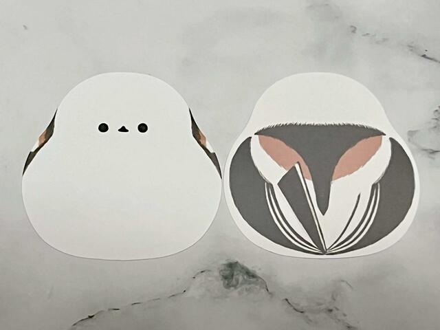 裏面はシマエナガの黒や茶の羽が混ざった後ろ姿がプリントされており、凝っています！