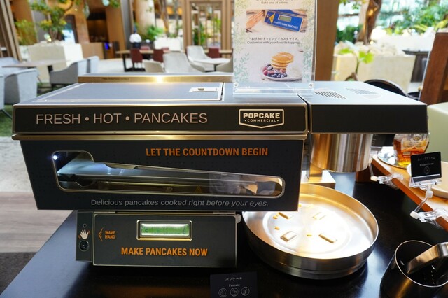 【オリエンタルホテル 沖縄リゾート＆スパ】「クラブラウンジ」のパンケーキメーカー