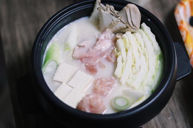 【カルディ】だしが決め手の豆乳鍋つゆのパッケージ／材料を入れて煮るだけ！