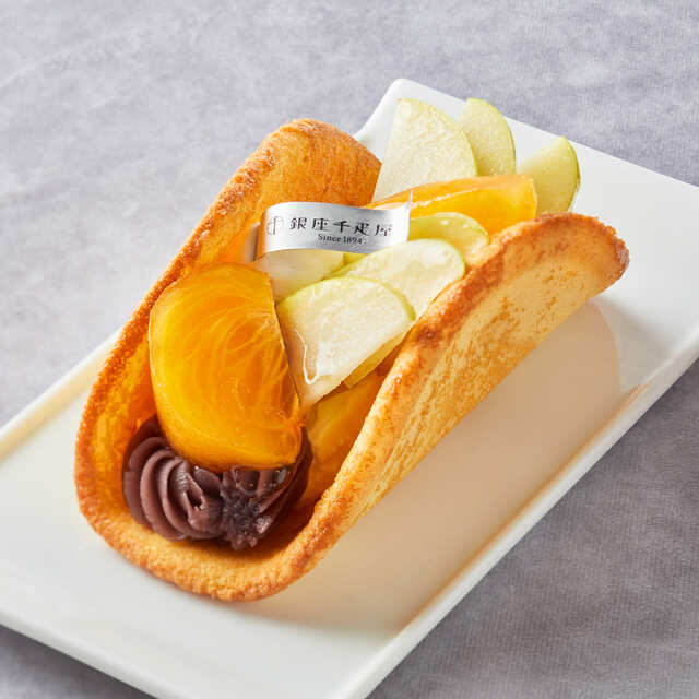 【東京ギフトパレット/パティスリー銀座千疋屋】「りんごと柿のあんバタ―オムレット」1個 864円